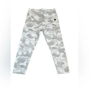 NWT Apana white Camo crop leggings flaw - has dust on waistband